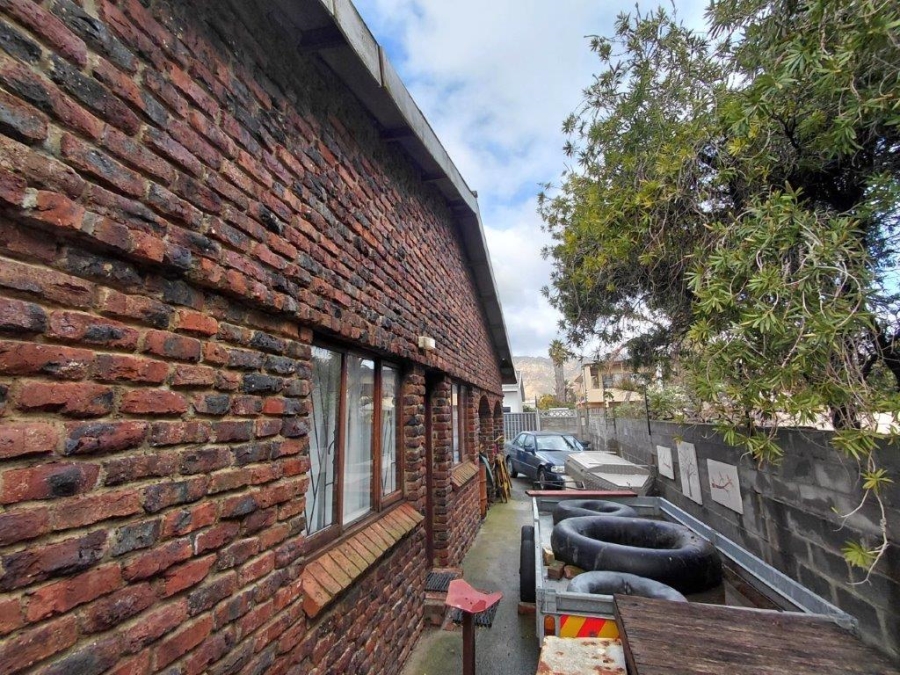 7 Bedroom Property for Sale in Gordons Bay Central Western Cape